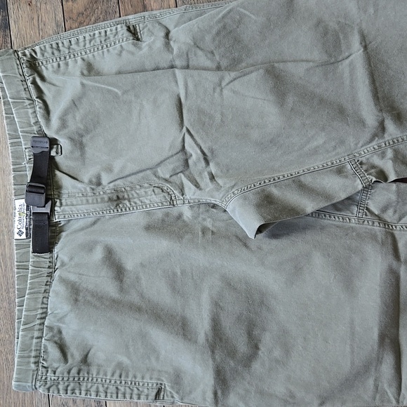 Columbia Olive Green Chinos Relaxed Fit Everyday / Work  Wear Men's Size L - Picture 3 of 7